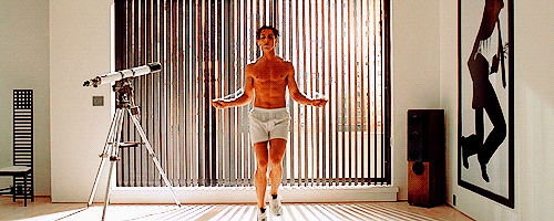 Christian Bale GIF. Film Films en series Gifs American psycho Filmsterren Christian bale Shirtless Mary harron 