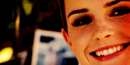 Emma Watson GIF. Harry potter Films en series Emma watson Tv Gifs Filmsterren Lachend Hermelien griffel Em watson 