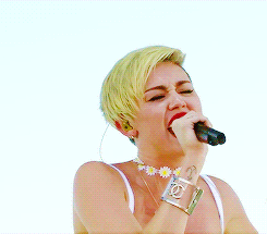 Miley Cyrus GIF. Muziek Artiesten Miley cyrus Tv Ruimte Gifs 2013 Katje Ama American music awards Abc 
