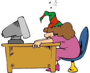 Cliparts Kerstmis Kerst kantoor Een Vrouw Met Een Mutsje Op Een Blauwe Stoel Voor Haar Computer