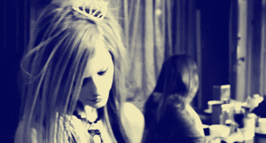 Avril Lavigne GIF. Boos Artiesten Avril lavigne Dom Gifs Pons Breuk Mirron 