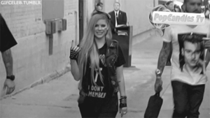 Avril Lavigne GIF. Boos Artiesten Avril lavigne Gifs Teef Gek wijf 