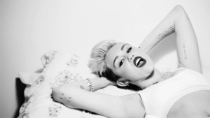Miley Cyrus GIF. Meisje Artiesten Miley cyrus Gifs Wiz khalifa Muziekvideo 23 Mike zal het gemaakt Smilers 