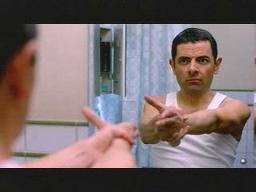 Films en series Films Johnny english Oefenen Met Handpistool Johnny English