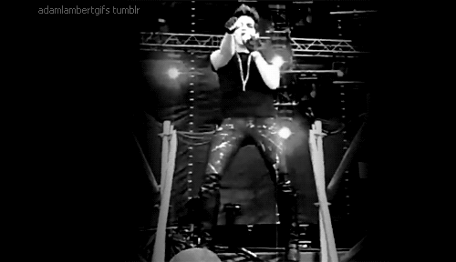 Artiesten Gifs Adam lambert 2010 DonorsChoosechat 