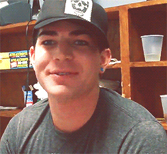 Adam Lambert GIF. Interview Artiesten Gifs Adam lambert 2010 