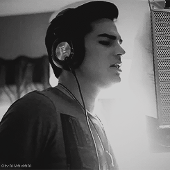 Adam Lambert GIF. Artiesten Gifs Adam lambert Geschokt 