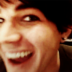 Adam Lambert GIF. Interview Artiesten Gifs Adam lambert Lachend 2011 