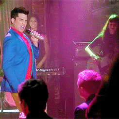 Adam Lambert GIF. Interview Artiesten Gifs Adam lambert Lachend 2011 