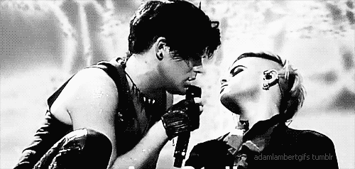 Artiesten Kus Gifs Adam lambert Europa glam natie tour 