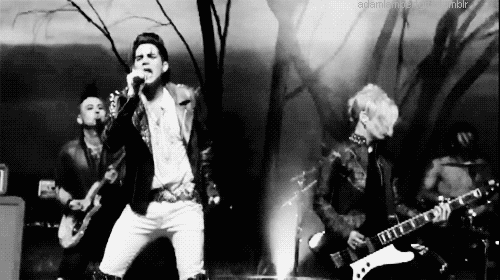 Artiesten Gifs Adam lambert 