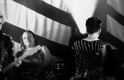 Adam Lambert GIF. Artiesten Kus Gifs Adam lambert Europa Glam natie tour 