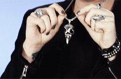 Adam Lambert GIF. Interview Artiesten Gifs Adam lambert Lachend 2011 