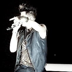 Adam Lambert GIF. Verward Artiesten Gifs Adam lambert Wat 