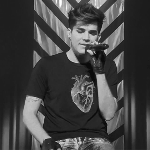 Adam Lambert GIF. Artiesten Kus Gifs Adam lambert Europa Glam natie tour 