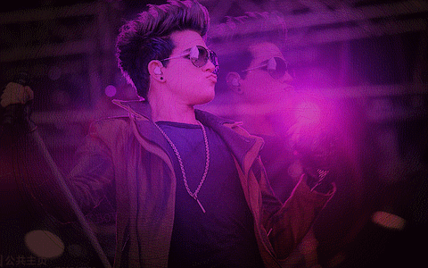 Artiesten Gifs Adam lambert 