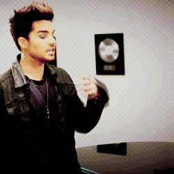 Adam Lambert GIF. Interview Artiesten Gifs Adam lambert 2010 