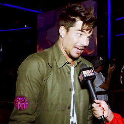 Adam Lambert GIF. Artiesten Tommy Kus Gifs Adam lambert 2010 Europa Glam natie tour 