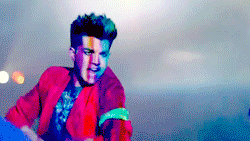 Adam Lambert GIF. Artiesten Tommy Kus Gifs Adam lambert 2010 Europa Glam natie tour 