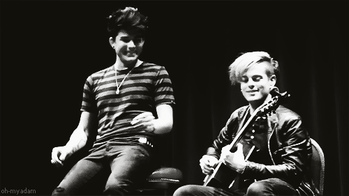 Artiesten Gifs Adam lambert 