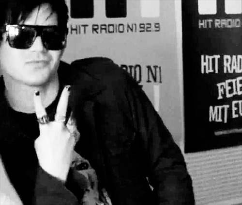 Artiesten Gifs Adam lambert 2010 DonorsChoosechat 
