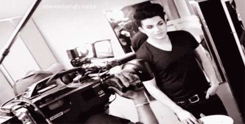 Artiesten Gifs Adam lambert 2010 fotoset DonorsChoosechat 1000 