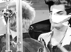 Adam Lambert GIF. Artiesten Gifs Adam lambert 2011 Doe iets awards 