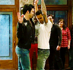 Adam Levine GIF. Artiesten Gifs Adam levine Tatoeages 