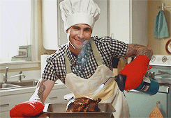 Maroon 5 GIF. Artiesten Gifs Adam levine Maroon 5 Tatoeages Hollywood tijdschrift 