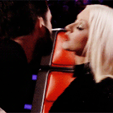 Adam Levine GIF. Artiesten Gifs Adam levine Chelsea lately Uitgaan Juichen me 
