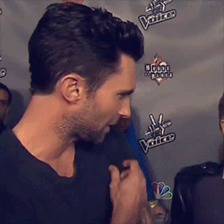Adam Levine GIF. Artiesten Gifs Adam levine Geur Oksel 