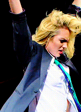 Maroon 5 GIF. Artiesten Gifs Adam levine Maroon 5 Mickey woedend 