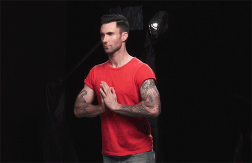 Artiesten Gifs Adam levine Maroon 5 geschokt ge&iuml;nteresseerd seizoen 3 the voice ge&iuml;ntrige 