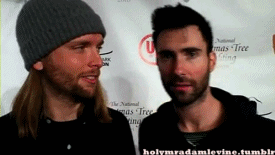 Adam Levine GIF. Artiesten Gifs Adam levine Het zingen Oscars 2015 