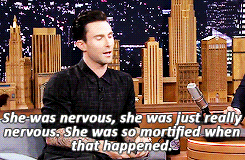 Maroon 5 GIF. Artiesten Gifs Adam levine Maroon 5 The voice 