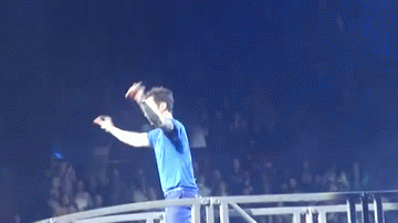 Artiesten Shakira Gifs Adam levine the voice 