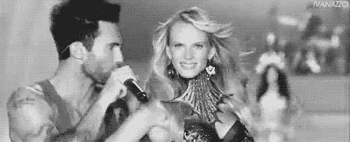Artiesten Gifs Adam levine opgewonden vriendin Victorias secret Behati Prinsloo 