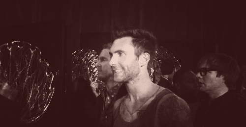 Artiesten Gifs Adam levine geur oksel 