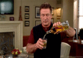 Alec Baldwin GIF. Gifs Filmsterren Alec baldwin Scotch 30 rock Jack donaghy 