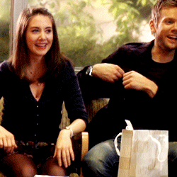 Alison Brie GIF. Gifs Filmsterren Alison brie Community Annie edison Baby girl 