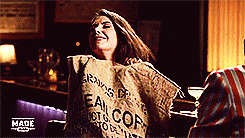 Alison Brie GIF. Gifs Filmsterren Alison brie Community Gillian jacobs 