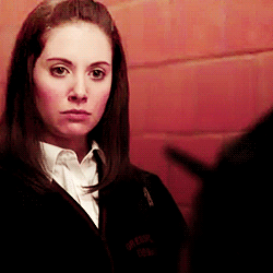 Alison Brie GIF. Zoey Gifs Filmsterren Alison brie 