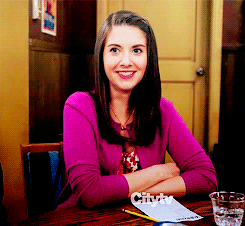 Alison Brie GIF. Interview Gifs Filmsterren Alison brie Community Gemeenschap cast 