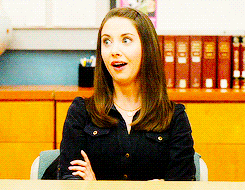 Alison Brie GIF. Gifs Filmsterren Alison brie Community Kamergenoot Jif 