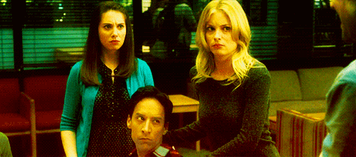 Gifs Filmsterren Alison brie Gillian Jacobs Danny Pudi Questlove 