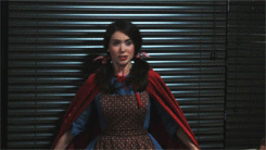 Alison Brie GIF. Zoey Gifs Filmsterren Alison brie 