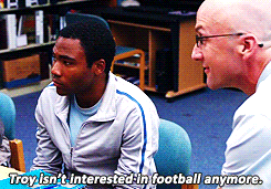 Alison Brie GIF. Interview Gifs Filmsterren Alison brie Community Gemeenschap cast 