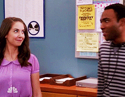Alison Brie GIF. Gifs Filmsterren Alison brie Gelukkig Glimlachen Community 