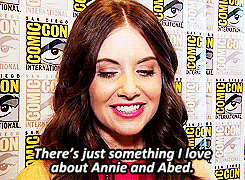 Alison Brie GIF. Televisie Gifs Filmsterren Alison brie Celebs Mtv Nikki &amp;amp; sara live 