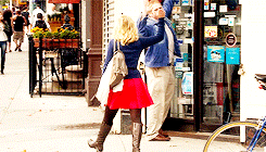 Tina Fey GIF. Gifs Filmsterren Amy poehler Tina fey Lachend Glimlachen High five Golden globes 
